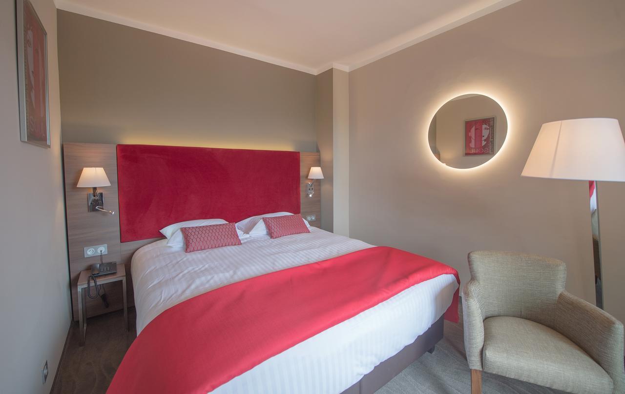 Hotel Lou Castelet Carros Εξωτερικό φωτογραφία