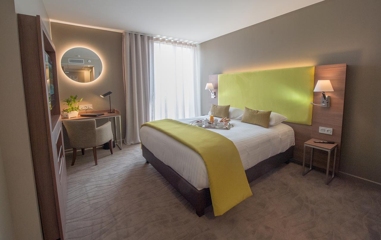 Hotel Lou Castelet Carros Εξωτερικό φωτογραφία